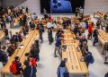 Apple closes all stores in fast-growing market 