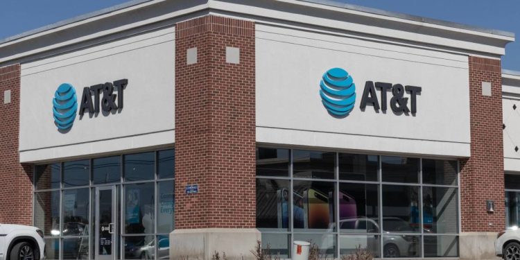 AT&T drops 3 new phone plans to keep customers from switching