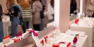 Major national beauty brand closes three-quarters of its stores 