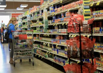 96-year-old grocery chain acquires 18 stores from rival 