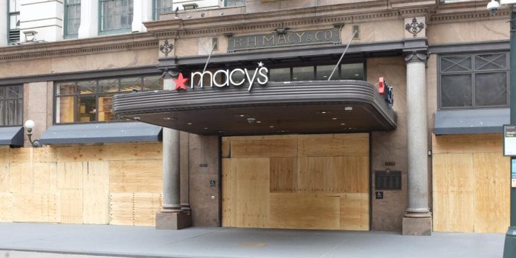 168-year-old mall anchor closing more stores