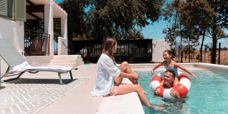 63-year-old outdoor retailer closes 80 stores